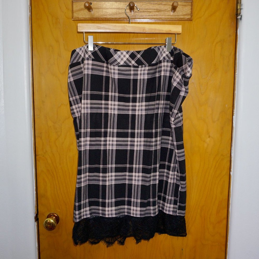 Torrid Size 4x Plus Pink and Black Skirt